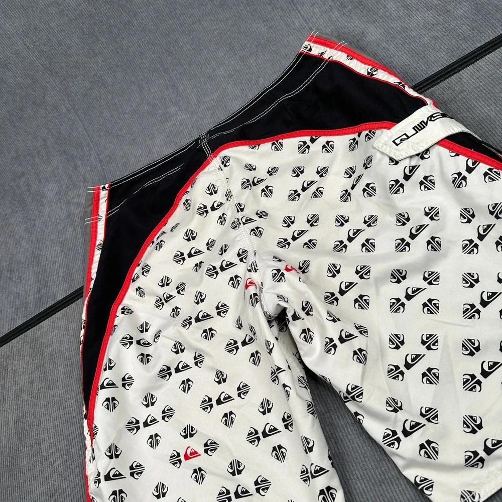 VTG Quiksilver Mens Board Shorts White Black Red Logo Print Size 36 Cargo Pocket